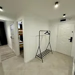 Powstancow 17 アパート