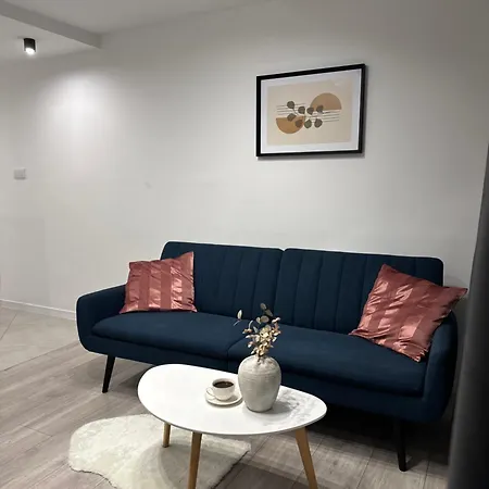 Powstancow 17 アパート *