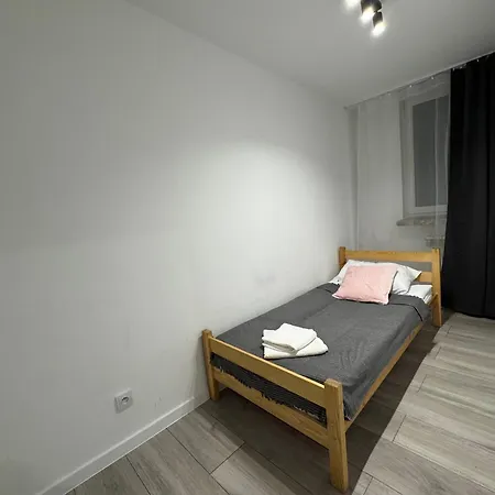 アパート Powstancow 17 *