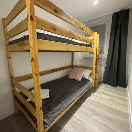 Powstancow 17 アパート